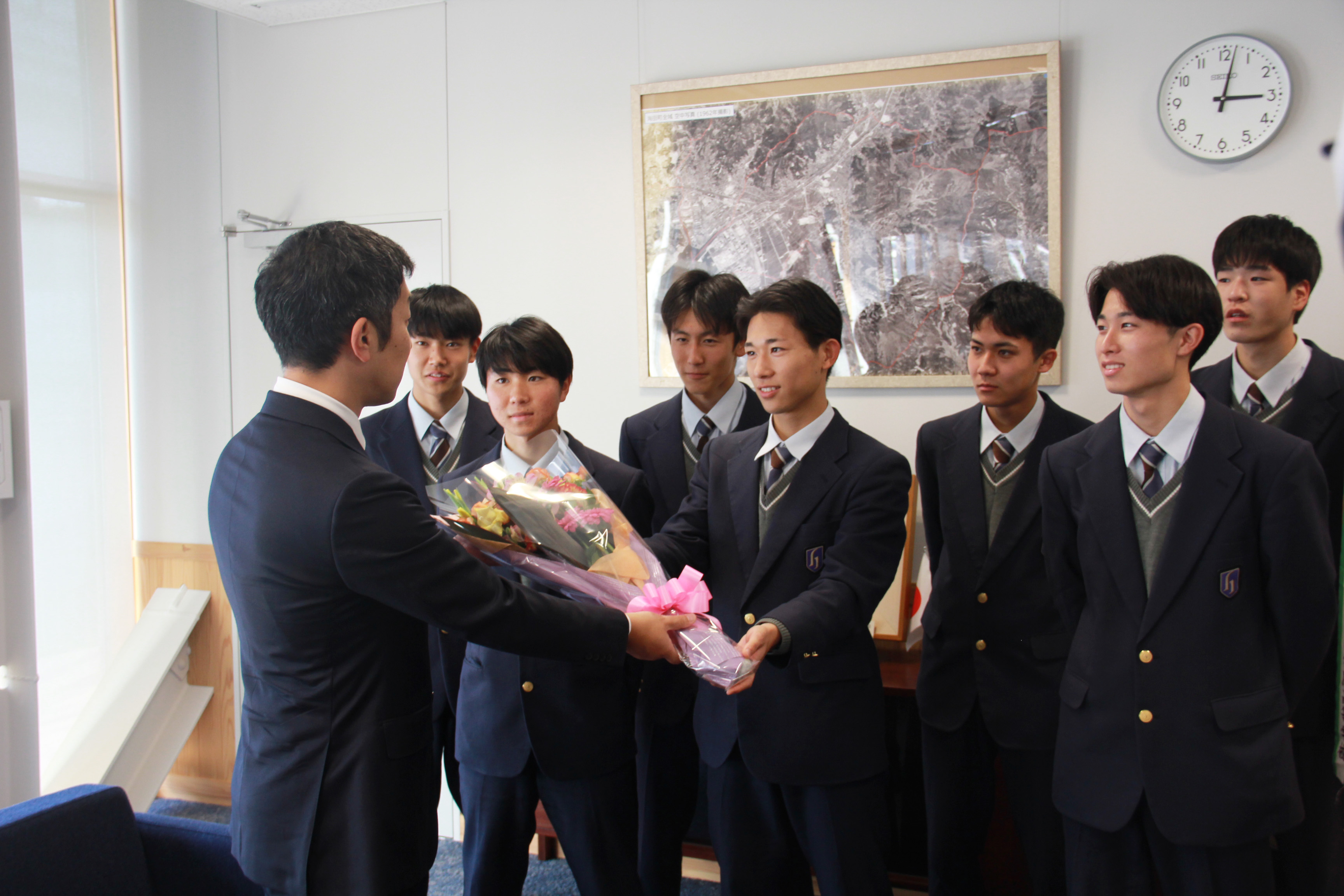 国際学院高等学校陸上部が来庁！その2