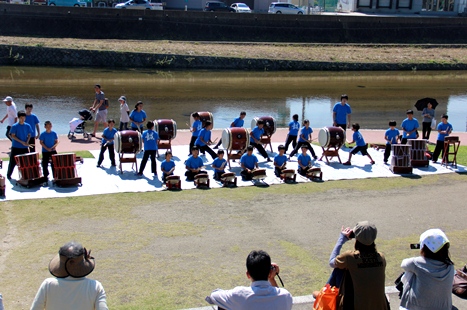 瀬野川河川敷での和太鼓演奏（2015年9月27日撮影）