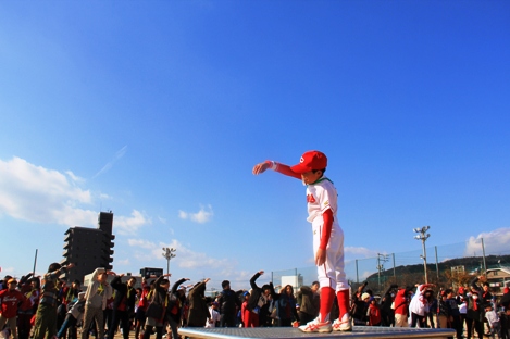 海田中学校でラジオ体操（ふれあい野球イベント） 　2013年12月15日撮影