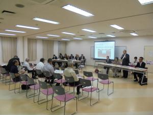 議会報告会の様子