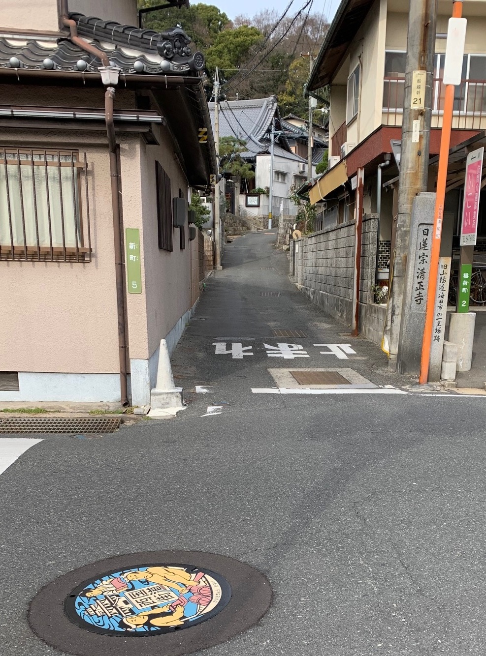 西国街道デザインマンホール