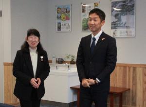 俵会長と談笑する竹之内町長