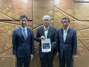 山根副知事