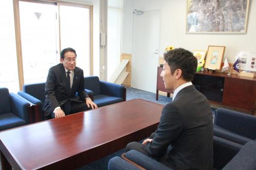 岸田元首相写真